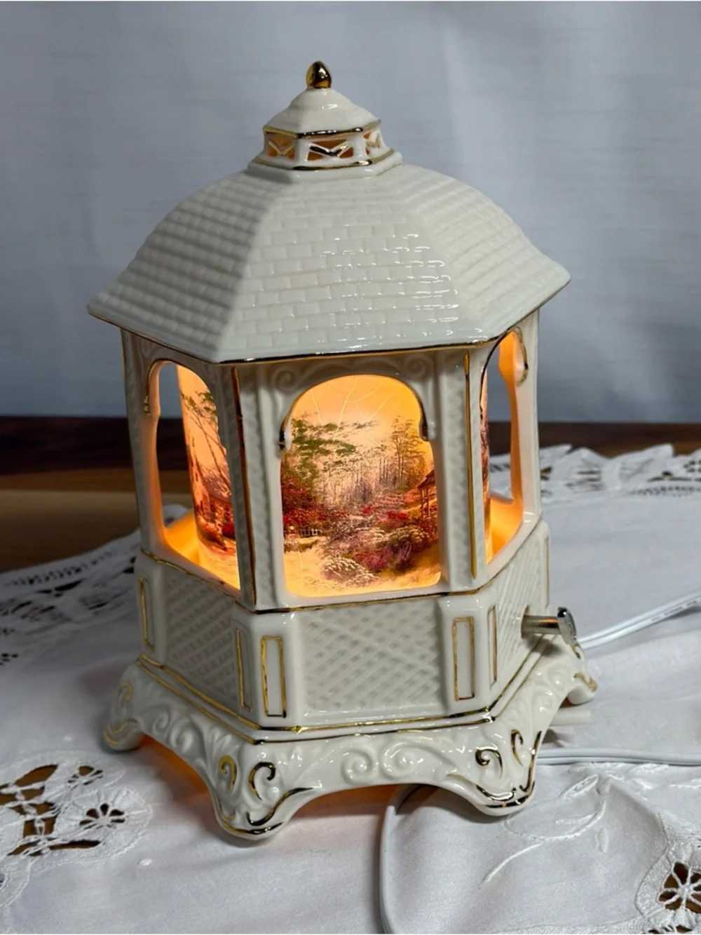 Thomas Kinkade Light Home & Heart Make A Wish Cottage‎ Lighted Gazebo Music Box